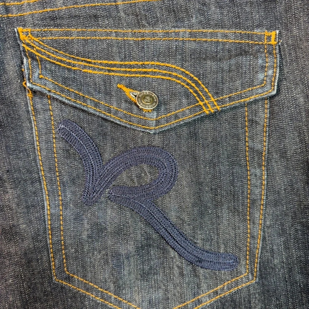 Vintage Rocawear Men 42 Dark Wash Denim Shorts Baggy Y2K Embroidered Flap Pocket